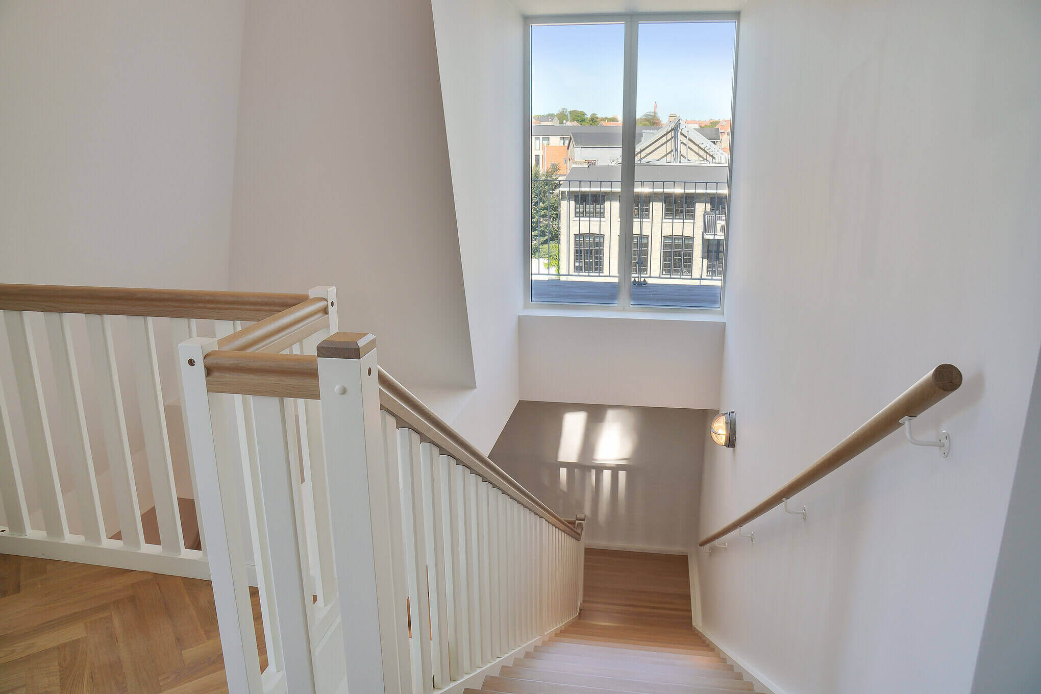 Nyrenoveret bagtrappe