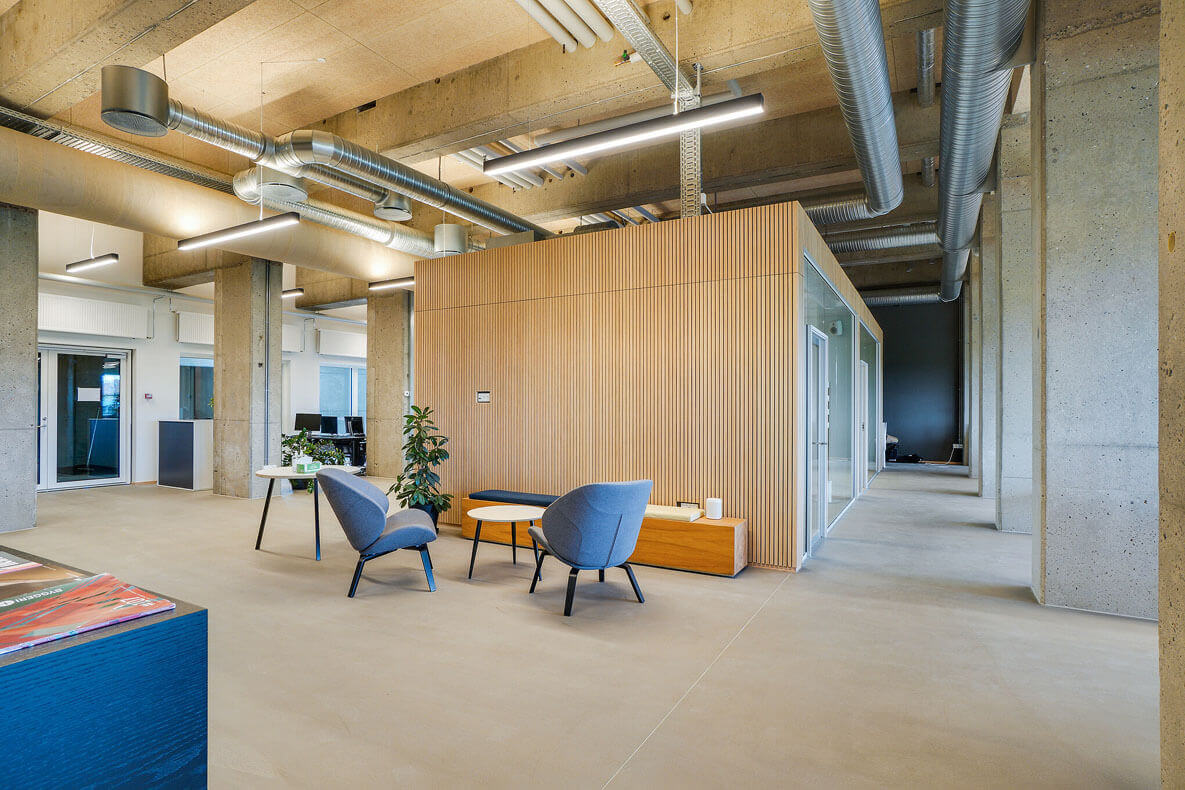 Mødelokaler med egetræspaneler